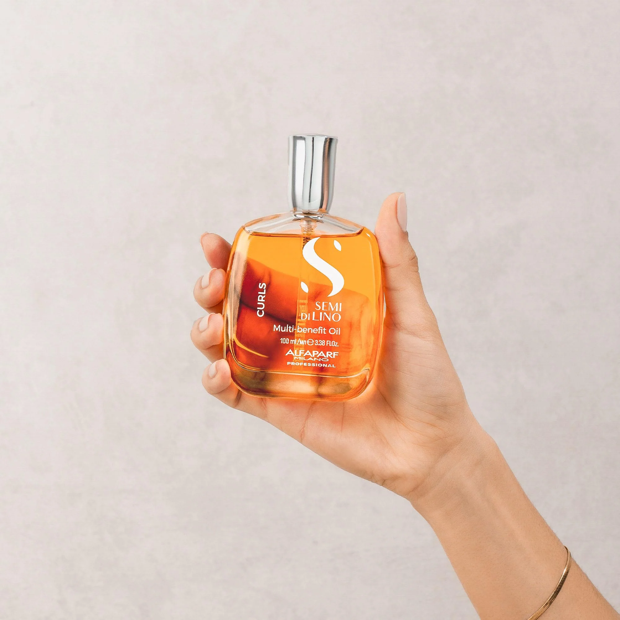 Alfaparf Milano Semi di Lino Curls Nourishing Hair Oil for Wavy and Curly Hair- Lightweight Multi-Benefit Serum - Reduces Frizz - Adds Shine and Hydration - Humidity and Heat Protection - 3.38 fl. oz. - Image 4