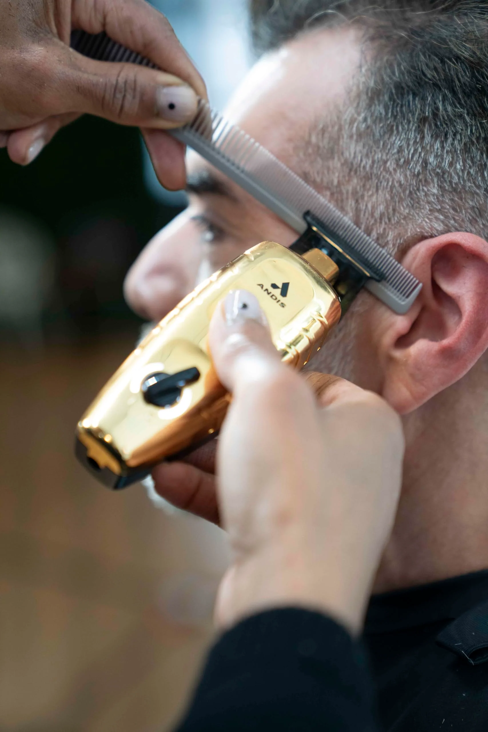 Andis 562629 GTX-EXO II Professional Cordless Lithium-ion Electric Beard & Hair Trimmer with Charging Stand, Gold - Image 3