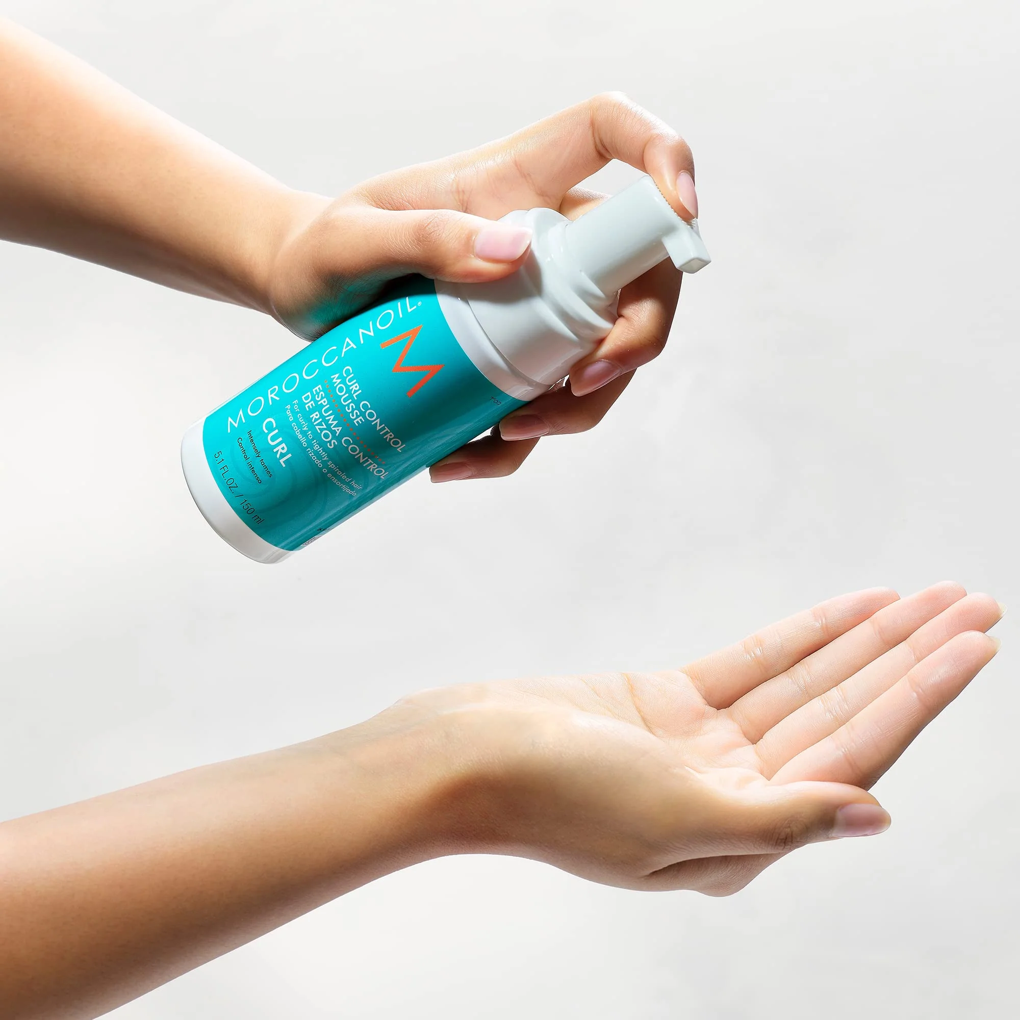 Moroccanoil Curl Control Mousse, 5.1 Fl. Oz. - Image 4